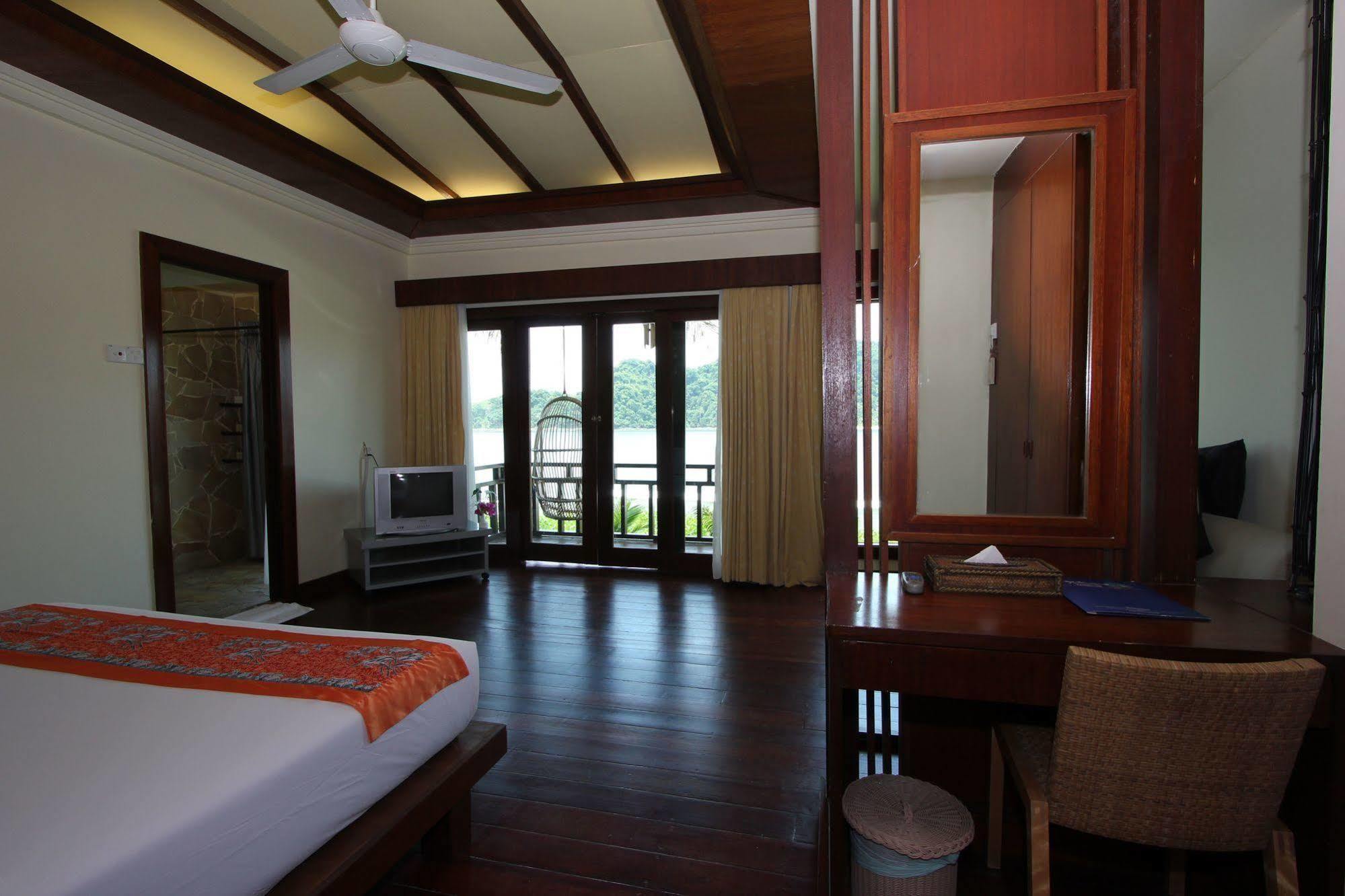 Gem Island Resort & Spa Kapas Island Exterior photo